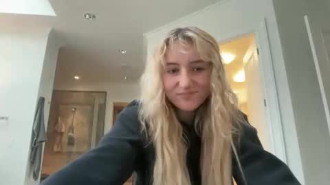 Snapshot of lilybrown07 chatting on 02-20-26, 07:58 lilybrown07 online show from 02-20-26, 07:58