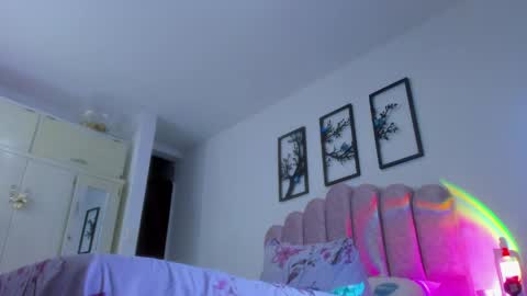 Snapshot of lilydolll chatting on 05-04-26, 05:47 Lily online show from 05-04-26, 05:47