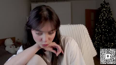 Snapshot of lilyewing_ chatting on 12-19-24, 05:29 Lily online show from 12-19-24, 05:29