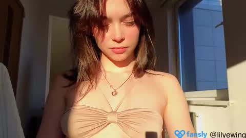 Snapshot of lilyewing_ chatting on 02-20-25, 01:30 Lily online show from 02-20-25, 01:30