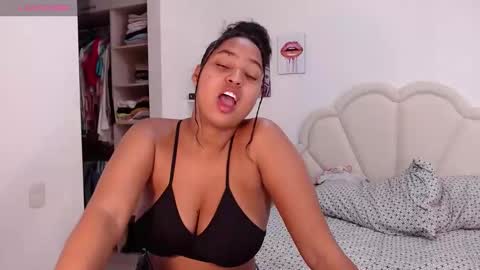 Snapshot of lilyjacksonn chatting on 01-25-25, 06:13 Lily.. online show from 01-25-25, 06:13