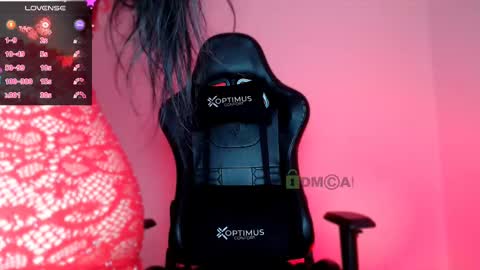 Snapshot of lilylouisee_ chatting on 02-28-25, 12:43 Liliana louise online show from 02-28-25, 12:43