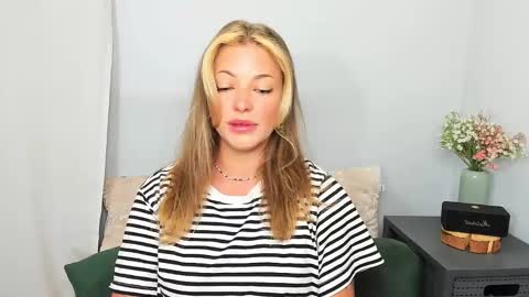 Lily online show from 05-30-26, 04:20