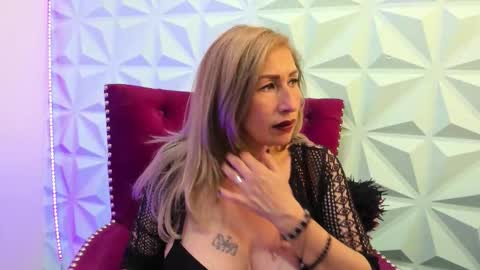 Lily Queen online show from 09-26-25, 06:01