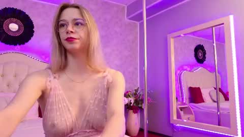 Snapshot of lilyrose_ chatting on 06-24-26, 03:16 online show from 06-24-26, 03:16