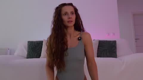 Snapshot of lilyroselyn chatting on 06-10-26, 12:04 Lily online show from 06-10-26, 12:04
