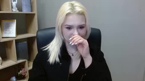 Lily online show from 02-17-26, 07:49