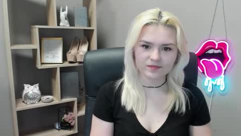 Lily online show from 02-25-26, 02:48