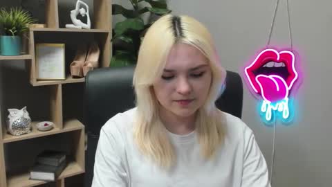 Lily online show from 03-10-26, 02:22