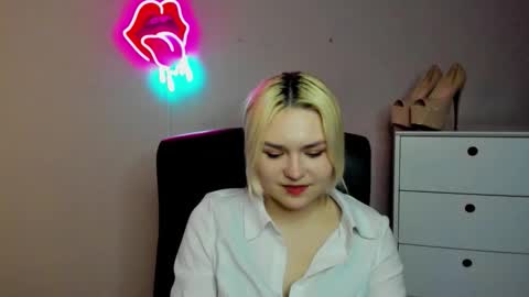 Lily online show from 03-16-26, 02:43