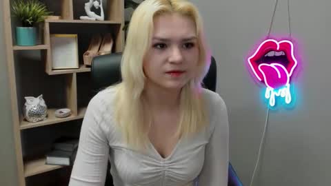 Lily online show from 03-31-26, 06:58