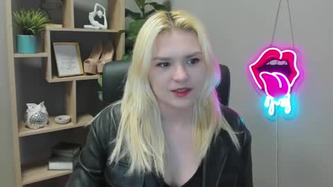 Lily online show from 04-07-26, 06:36