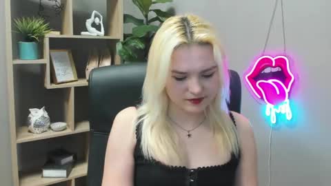 Lily online show from 04-15-26, 06:31