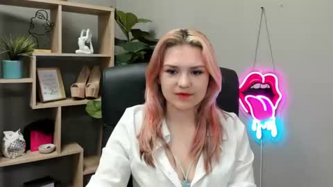 Lily online show from 07-03-26, 06:53