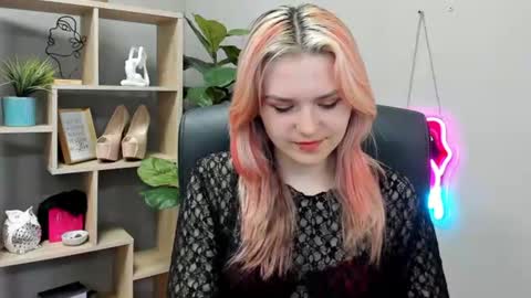 Lily online show from 07-04-26, 07:36