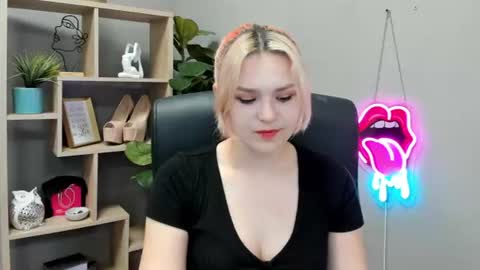 Lily online show from 07-13-26, 06:38