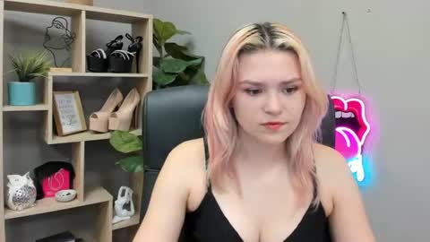 Lily online show from 07-16-26, 06:30