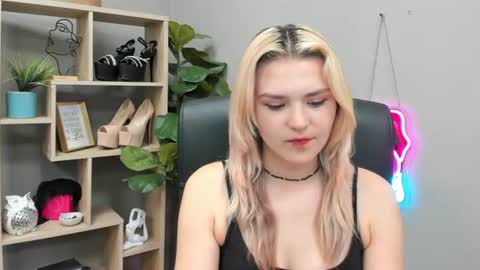 Lily online show from 07-20-26, 10:39