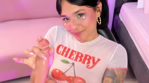Snapshot of lilyy_joness chatting on 05-13-26, 01:30 online show from 05-13-26, 01:30