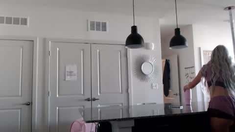 Snapshot of lilyyymonroee chatting on 10-16-25, 02:29 Lily Monroe online show from 10-16-25, 02:29