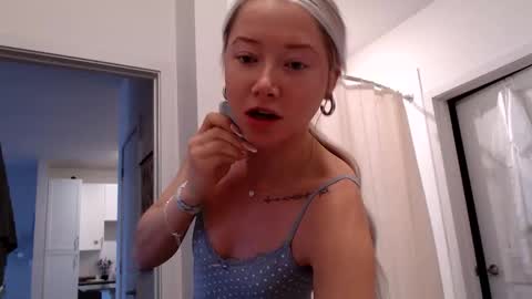 Snapshot of lilyyymonroee chatting on 11-10-25, 01:10 Lily Monroe online show from 11-10-25, 01:10