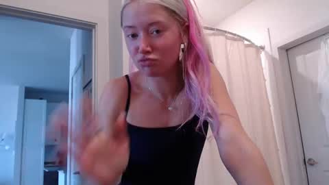 Snapshot of lilyyymonroee chatting on 11-16-25, 06:24 Lily Monroe online show from 11-16-25, 06:24