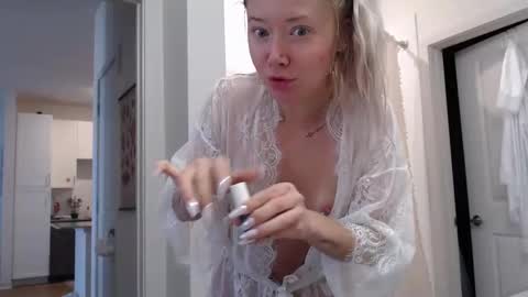 Snapshot of lilyyymonroee chatting on 03-14-26, 01:27 Lily Monroe online show from 03-14-26, 01:27