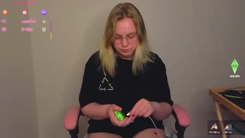 Snapshot of lime_cat chatting on 12-04-25, 02:21 lime cat online show from 12-04-25, 02:21