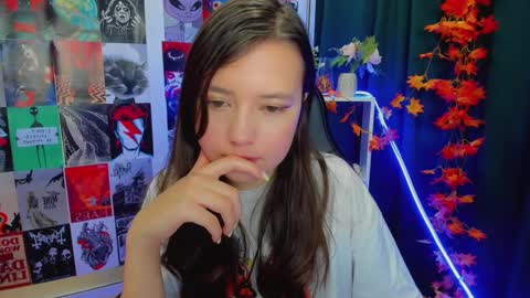 Snapshot of lina_brownie chatting on 12-19-24, 02:23 Lina online show from 12-19-24, 02:23