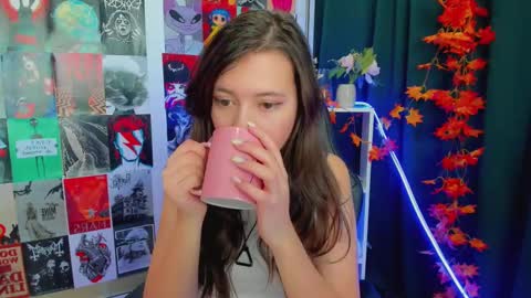 Snapshot of lina_brownie chatting on 12-19-24, 05:29 Lina online show from 12-19-24, 05:29