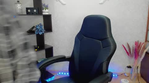 Snapshot of lina_brownie chatting on 01-25-25, 02:15 Lina online show from 01-25-25, 02:15