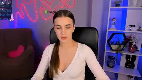 lina_fox12 online show from 07-22-26, 12:30