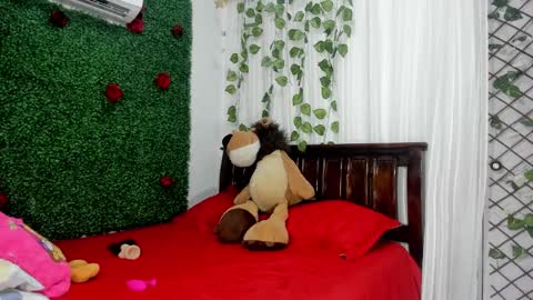 paola online show from 12-22-24, 11:41