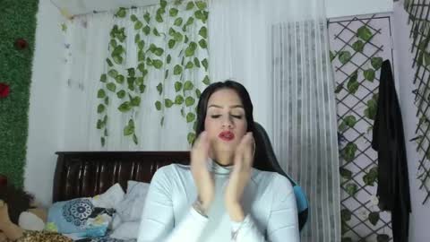 paola online show from 03-09-25, 01:25