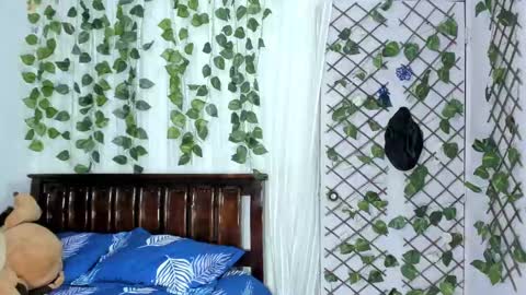 paola online show from 09-17-25, 11:50