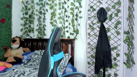 paola online show from 11-12-25, 09:47