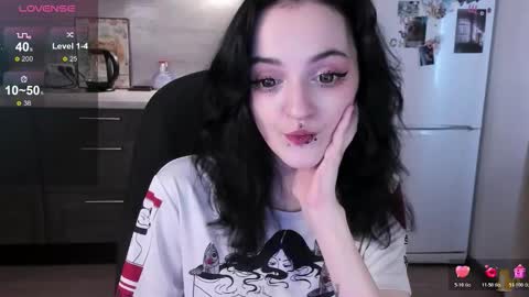 Lina 3  1715622743 online show from 03-04-26, 08:09