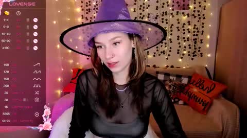 Lina online show from 10-28-25, 09:24