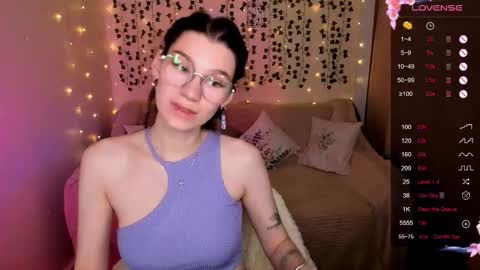 Lina online show from 11-17-25, 08:20