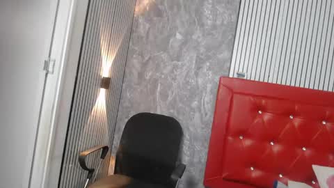 Snapshot of linda__mature chatting on 04-25-26, 01:41 Linda online show from 04-25-26, 01:41