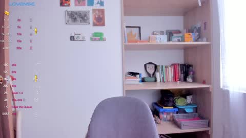 Giggles  online show from 03-05-25, 01:39