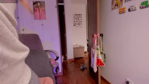 Giggles  online show from 10-02-25, 01:18