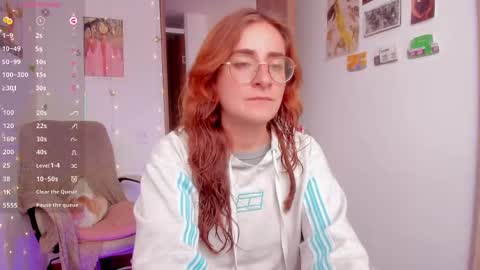 Giggles  online show from 10-08-25, 03:09