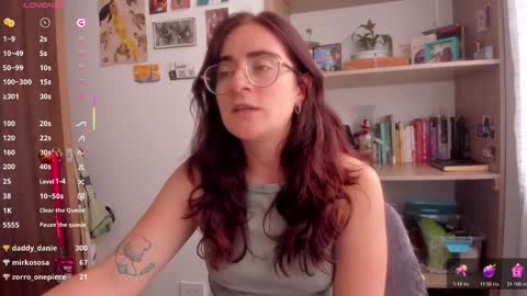 Giggles  online show from 01-05-26, 05:27