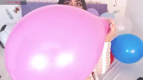 Snapshot of linda_jay_ chatting on 07-07-26, 12:24 Linda online show from 07-07-26, 12:24