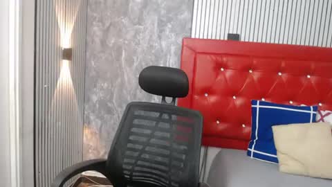 Snapshot of linda_milf__ chatting on 06-14-26, 12:18 Linda online show from 06-14-26, 12:18