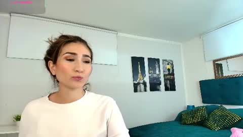 Snapshot of linda_morgan1 chatting on 06-15-26, 11:01 Maria Paula online show from 06-15-26, 11:01