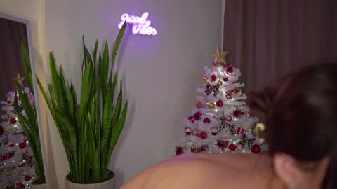 Snapshot of linda_warners chatting on 12-20-24, 10:32 Call me Linda online show from 12-20-24, 10:32