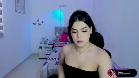 Snapshot of linda_zaam8386 chatting on 11-15-25, 04:25 online show from 11-15-25, 04:25