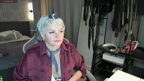 Linda Zefir online show from 04-18-26, 01:31